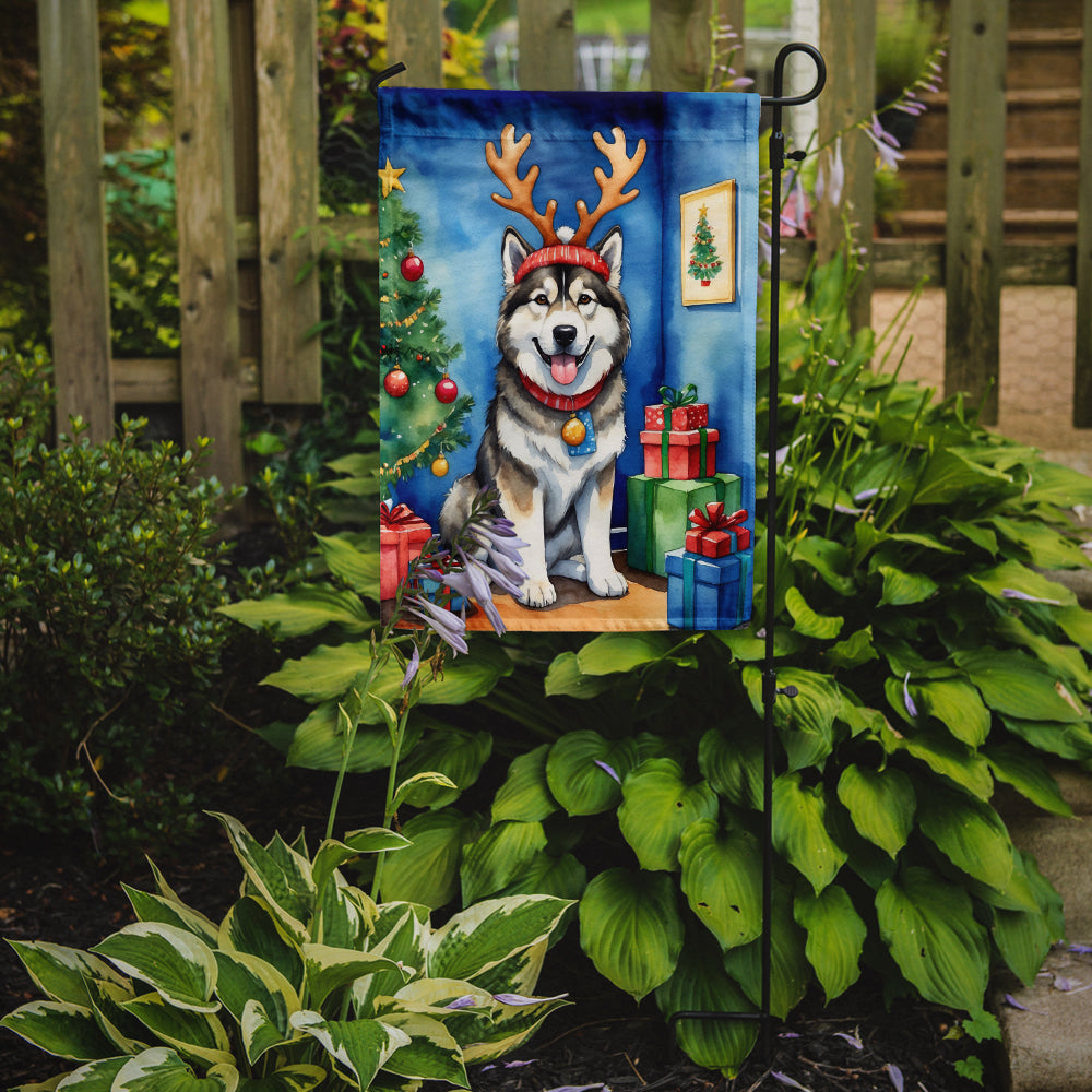 Alaskan Malamute Christmas Reindeer Garden Flag Mailbox Decorative Yard Banner Outside Patio Artwork for Flower Beds, Garden Size, Multicolor