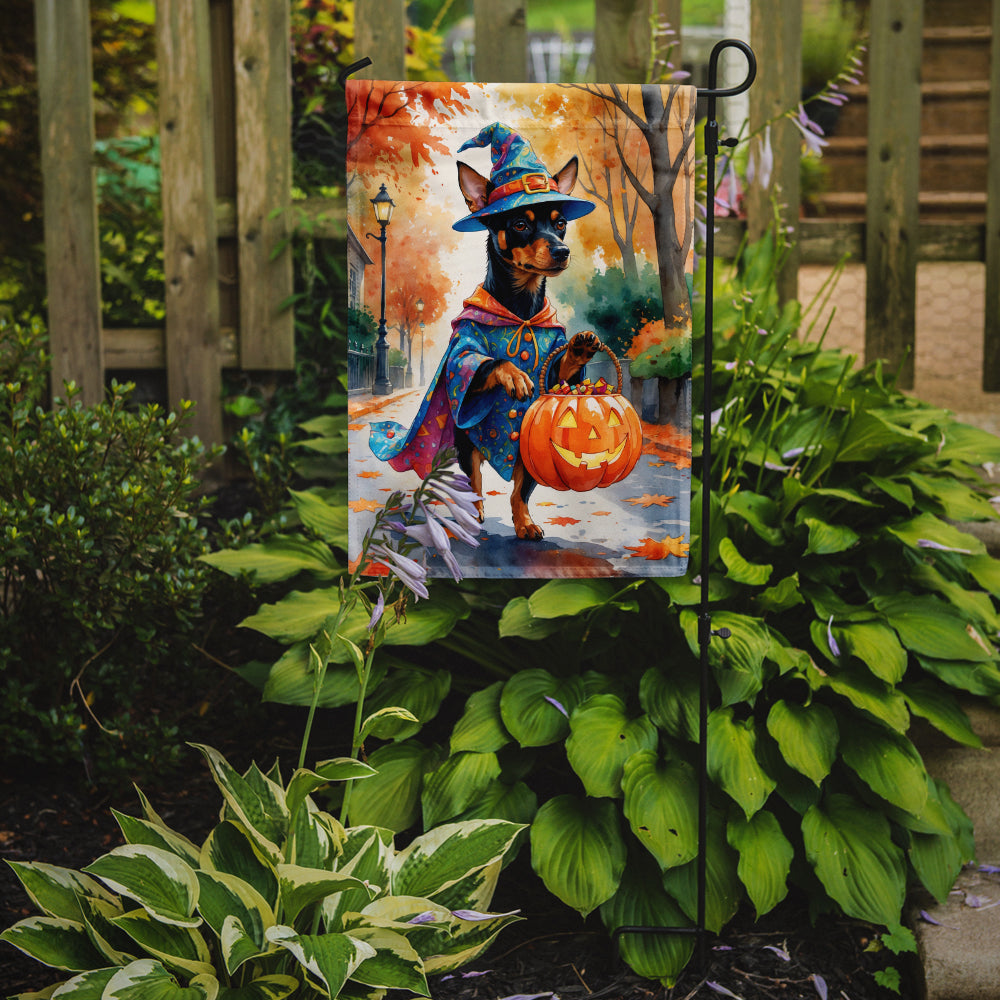 Miniature Pinscher Halloween Trick or Treat Garden Flag Mailbox Decorative Yard Banner Outside Patio Artwork for Flower Beds, Garden Size, Multicolor