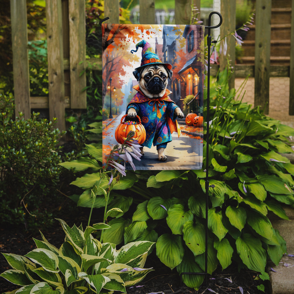 Pug Halloween Trick or Treat Garden Flag Mailbox Decorative Yard Banner Outside Patio Artwork for Flower Beds, Garden Size, Multicolor