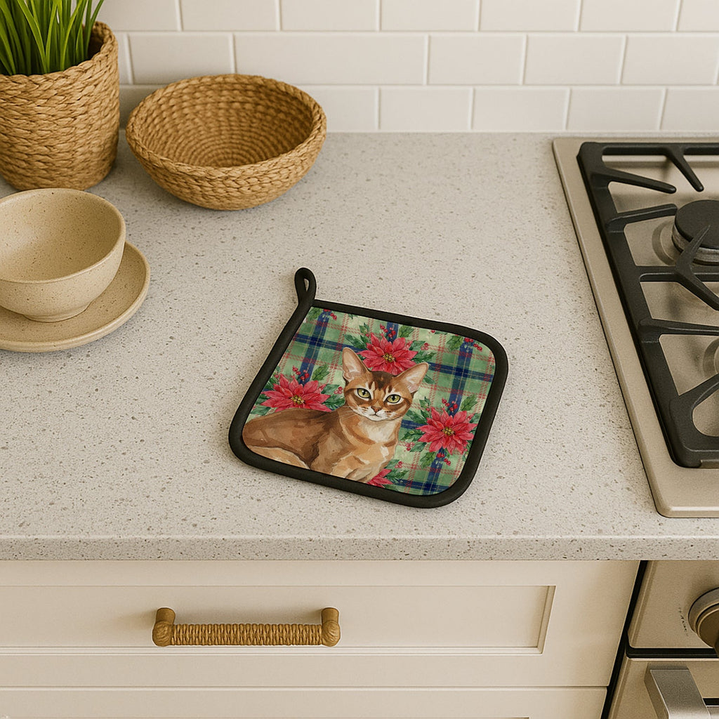 Ticked Tabby Brown Cat with Poinsettias Pot Holder Set of 2 Heat Resistant Quilted Hot Pads 7.5 x 7.5 Inch, Insulated Kitchen Trivets for Cooking & Baking