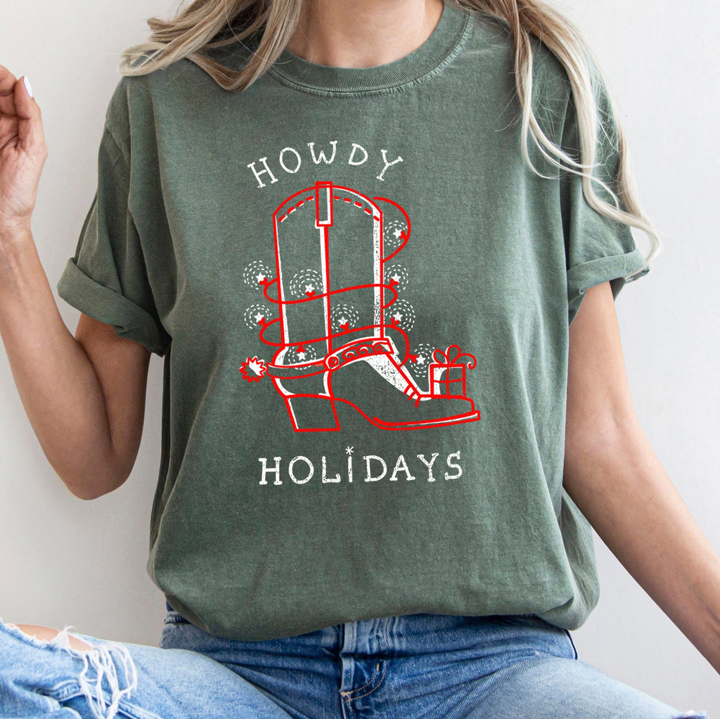 Howdy Holidays Christmas Cowboy Boot Retro Western Style Festive Vintage Comfort Colors Tee