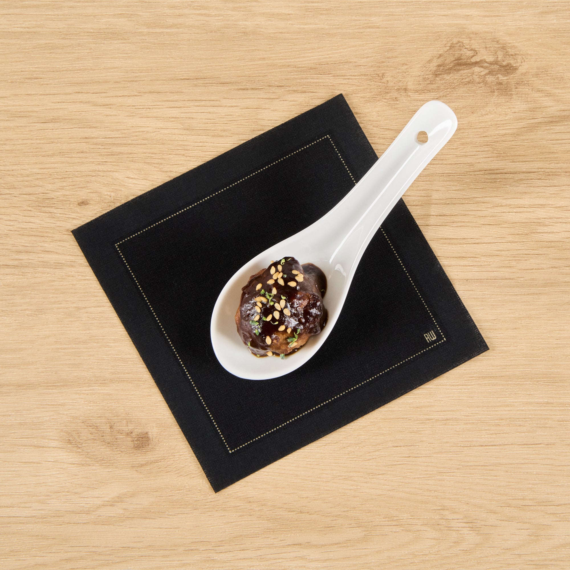 Chef 101 White Porcelain Asian Spoon - 5" x 1 3/4" x 2" - 10 count box