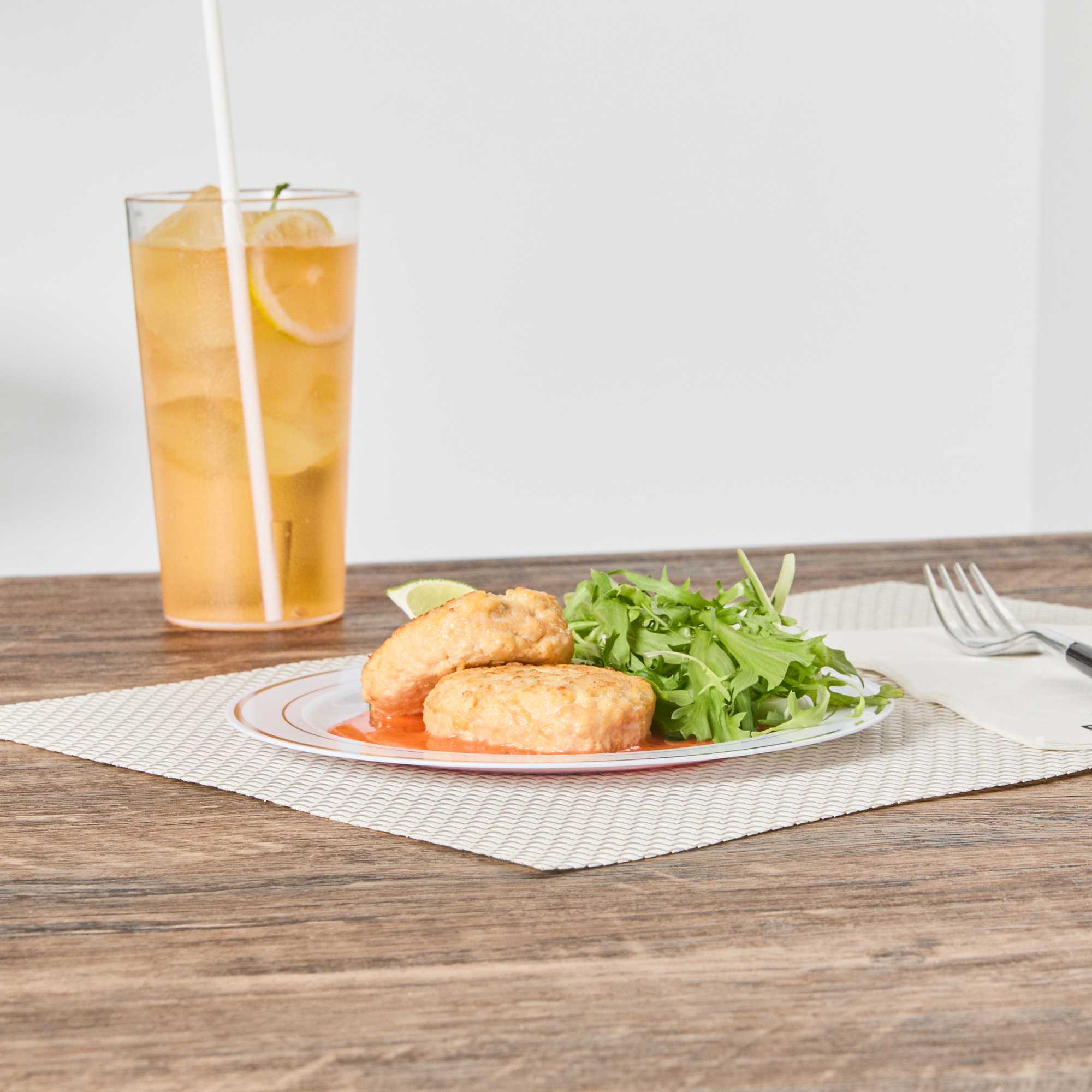 Maxi Serve Round White Plastic Silver-Rimmed Plate - 7 1/2" x 7 1/2" x 1/2" - 100 count box