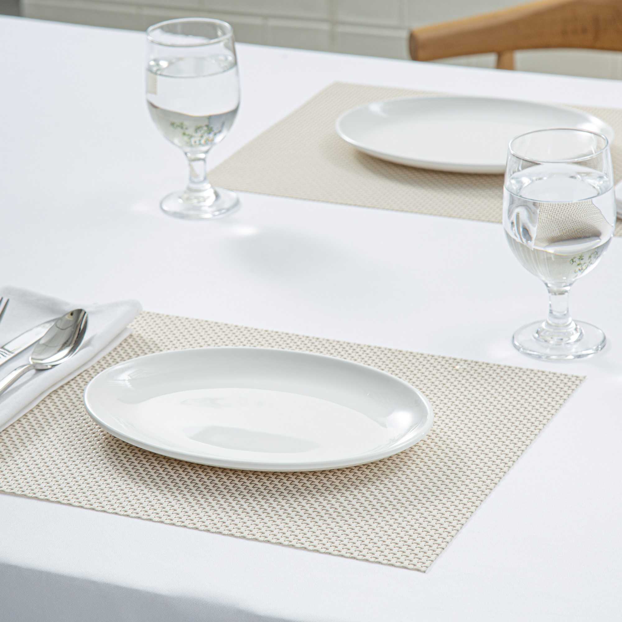 Voga Oval White Melamine Small Plate - Classic - 10" x 7" x 3/4" - 10 count box