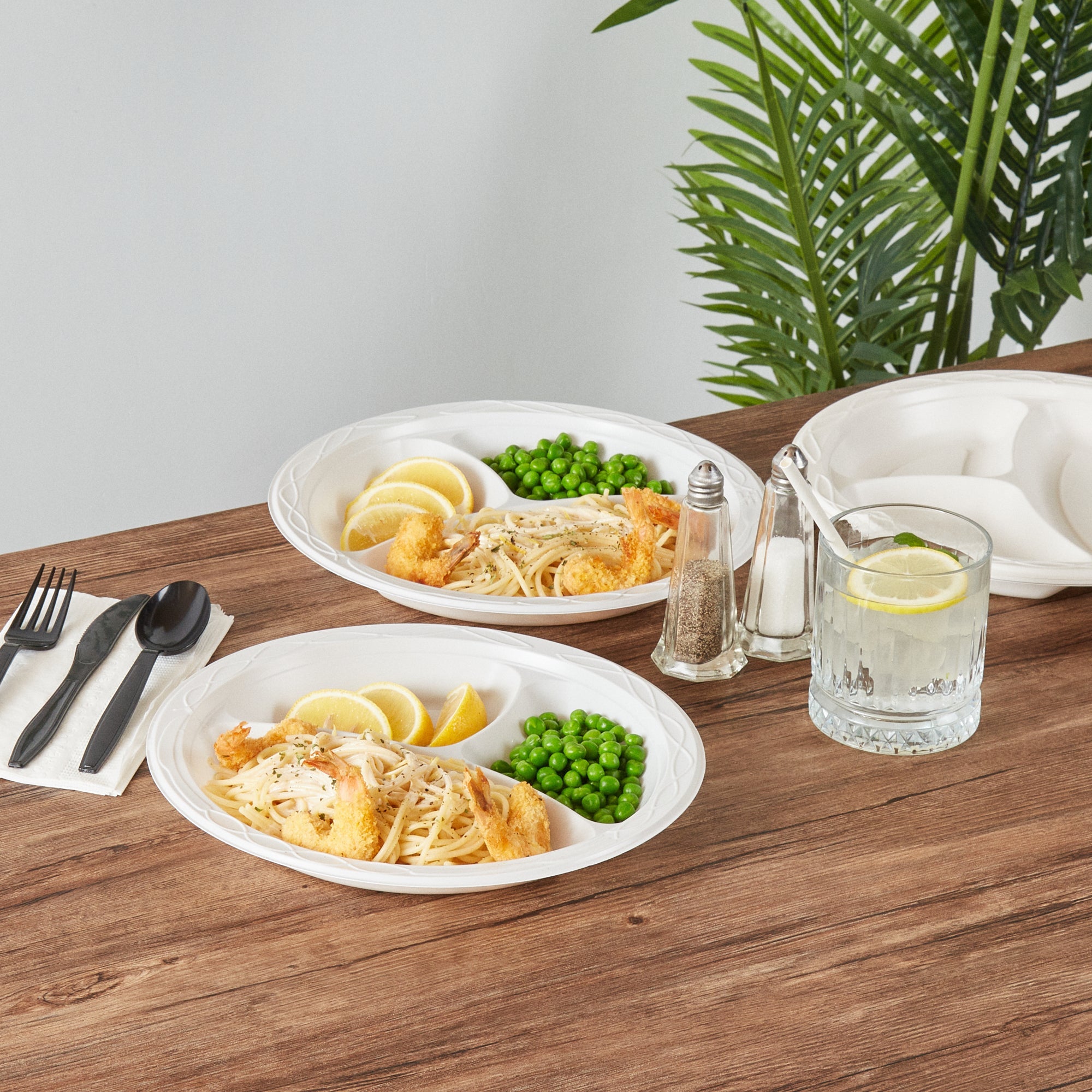 Chef 101 Round White Plastic Plate - 3 Compartments, Microwavable - 10 1/4" x 10 1/4" x 1" - 50 count box