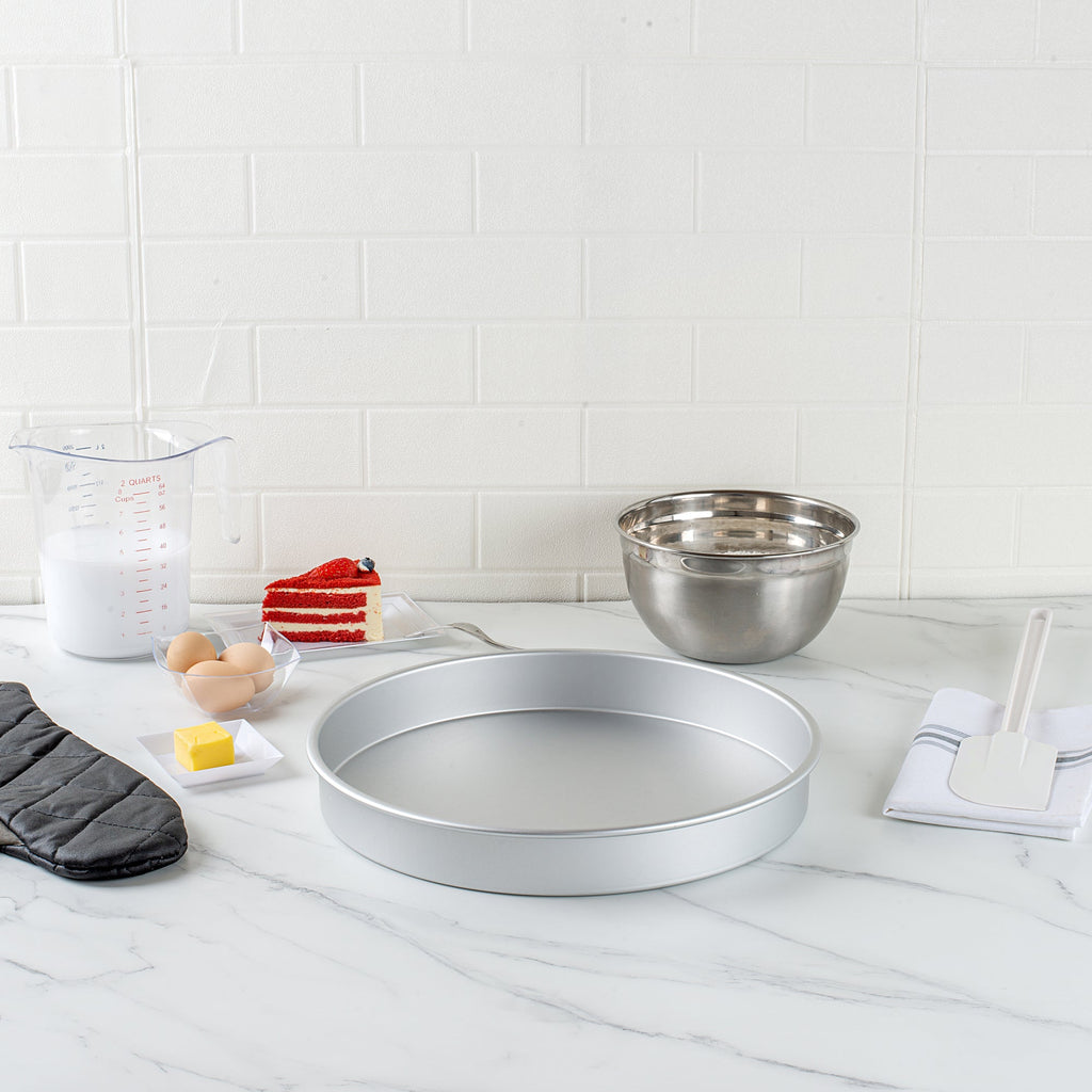 Met Lux Round Aluminum Straight-Sided Cake Pan - 14" x 14" x 2" - 12 count box