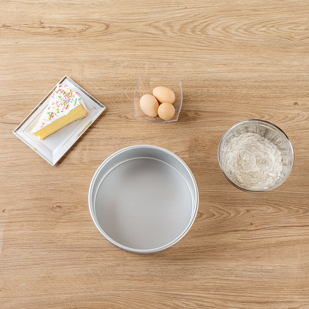 Met Lux Round Aluminum Straight-Sided Cake Pan - 9" x 9" x 3" - 12 count box
