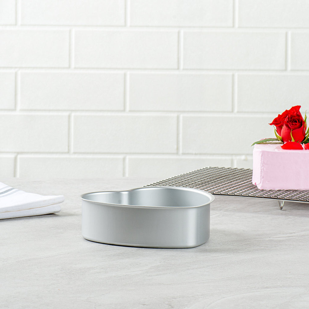 Met Lux Heart Aluminum Cake Pan - 6" x 6" x 2" - 12 count box
