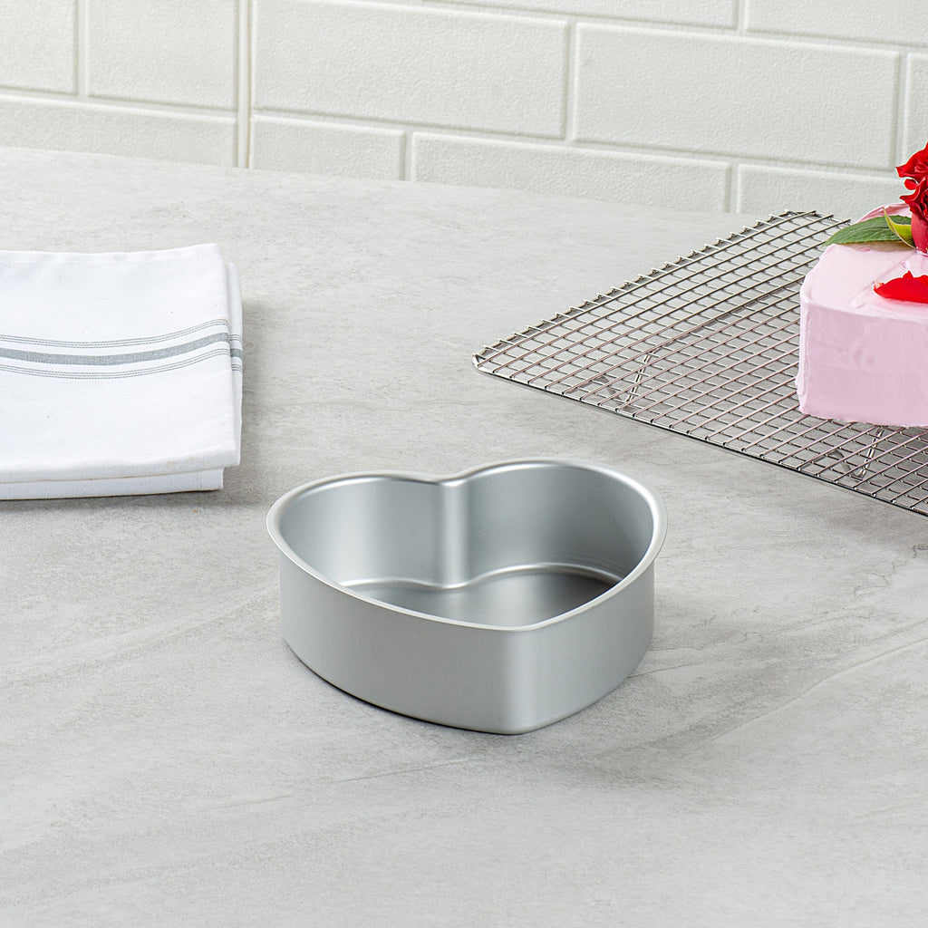 Met Lux Heart Aluminum Cake Pan - 6" x 6" x 2" - 12 count box