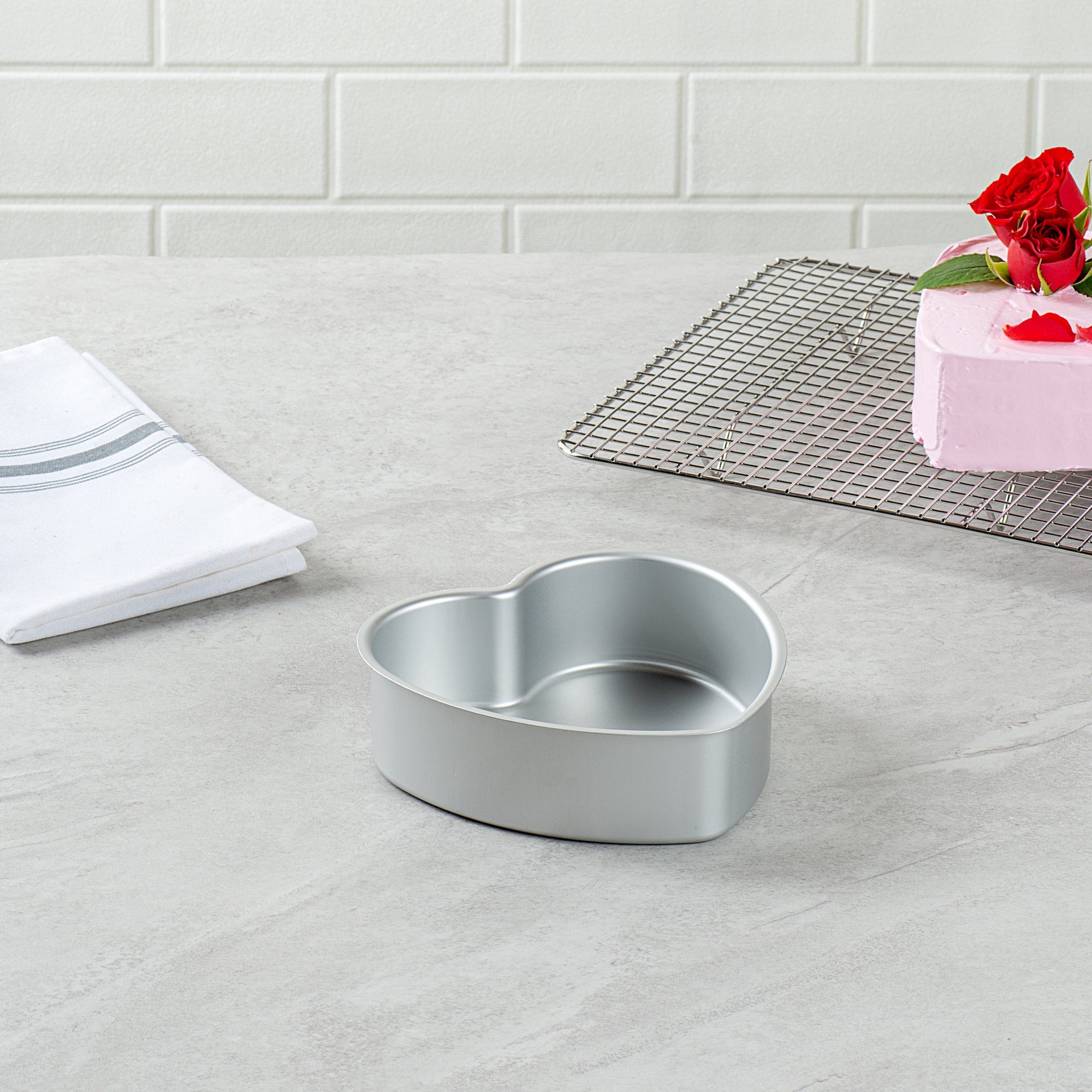 Met Lux Heart Aluminum Cake Pan - 6" x 6" x 2" - 12 count box