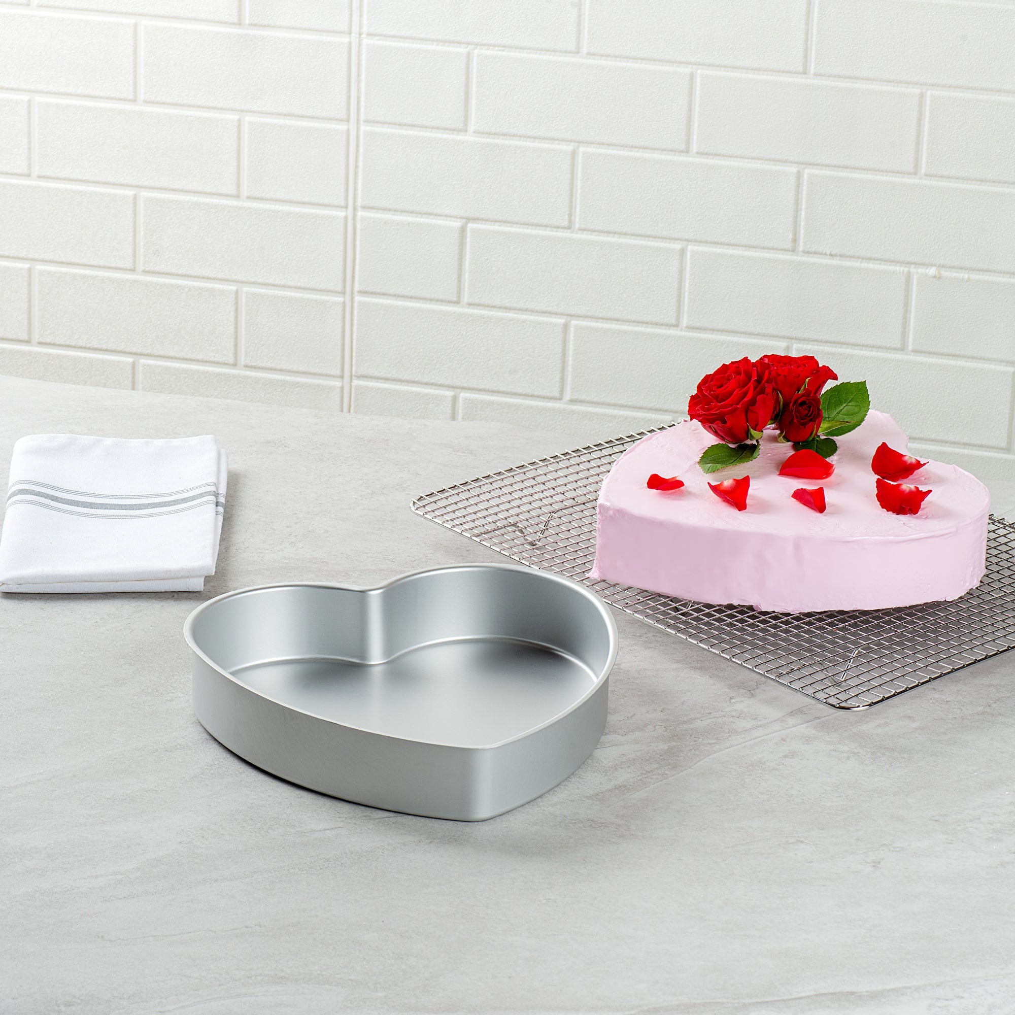 Met Lux Heart Aluminum Cake Pan - 10" x 10" x 2" - 1 count box