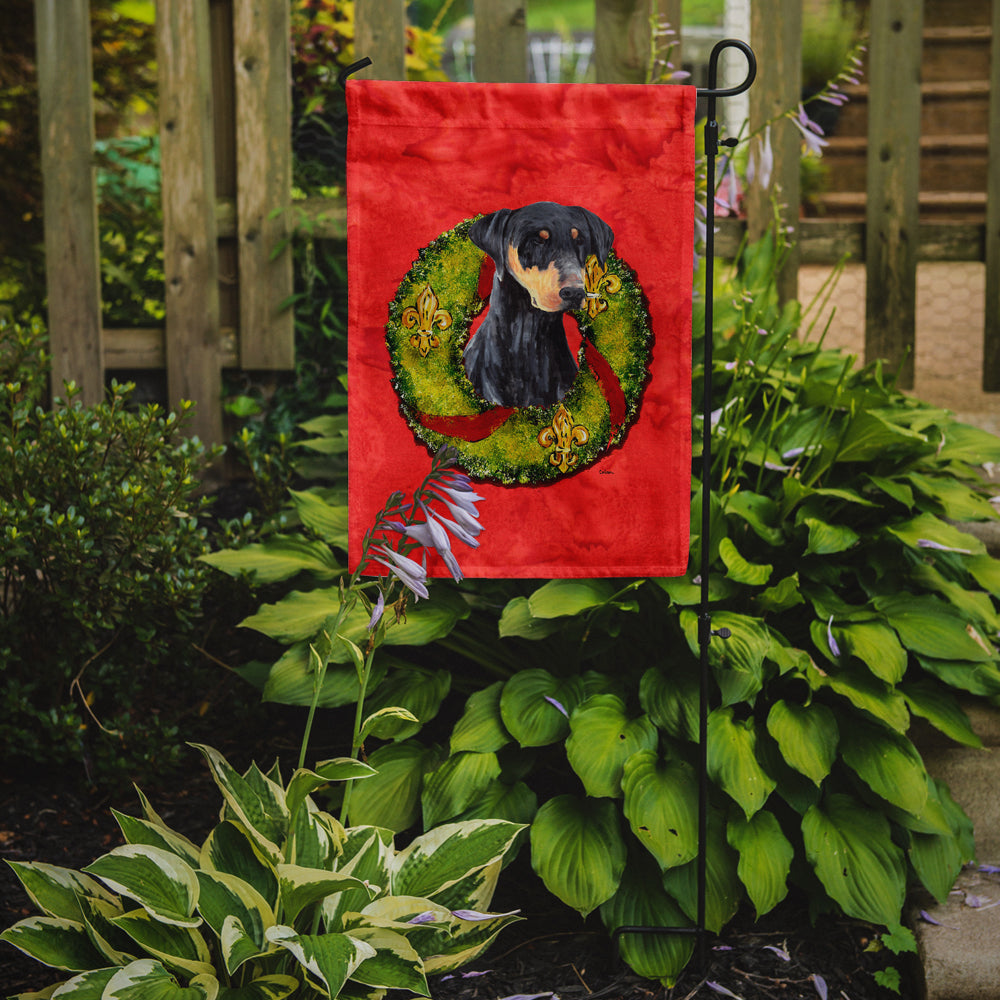 Doberman Christmas Wreath Garden Flag Mailbox Decorative Yard Banner Outside Patio Artwork for Flower Beds, Garden Size, Multicolor