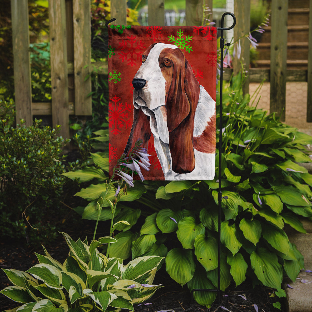 Basset Hound Red and Green Snowflakes Holiday Christmas Garden Flag Mailbox Decorative Yard Banner Outside Patio Artwork for Flower Beds, Garden Size, Multicolor