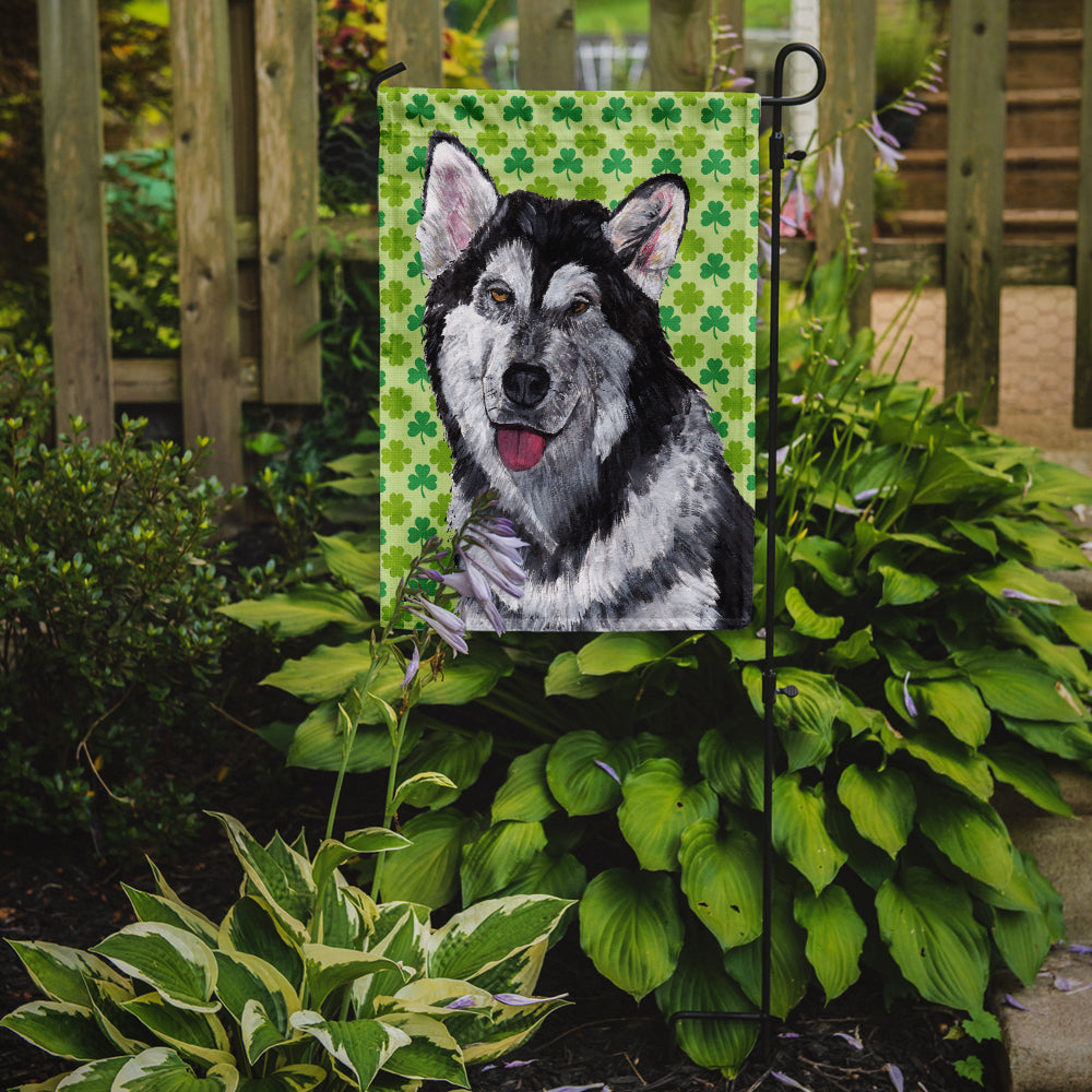 Alaskan Malamute St. Patrick's Day Shamrock Garden Flag Mailbox Decorative Yard Banner Outside Patio Artwork for Flower Beds, Garden Size, Multicolor