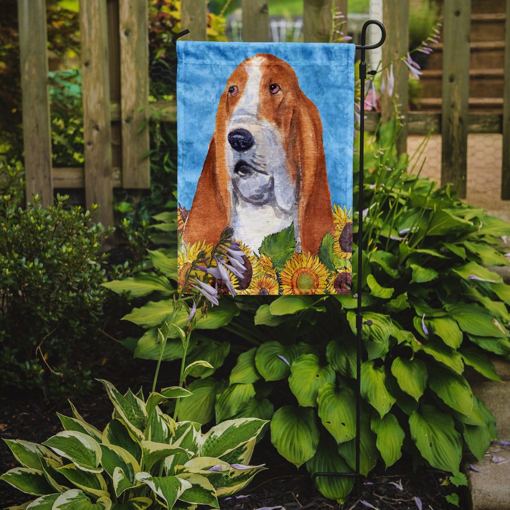 Basset Hound in Summer Flowers Garden Flag Mailbox Decorative Yard Banner Outside Patio Artwork for Flower Beds, Garden Size, Multicolor