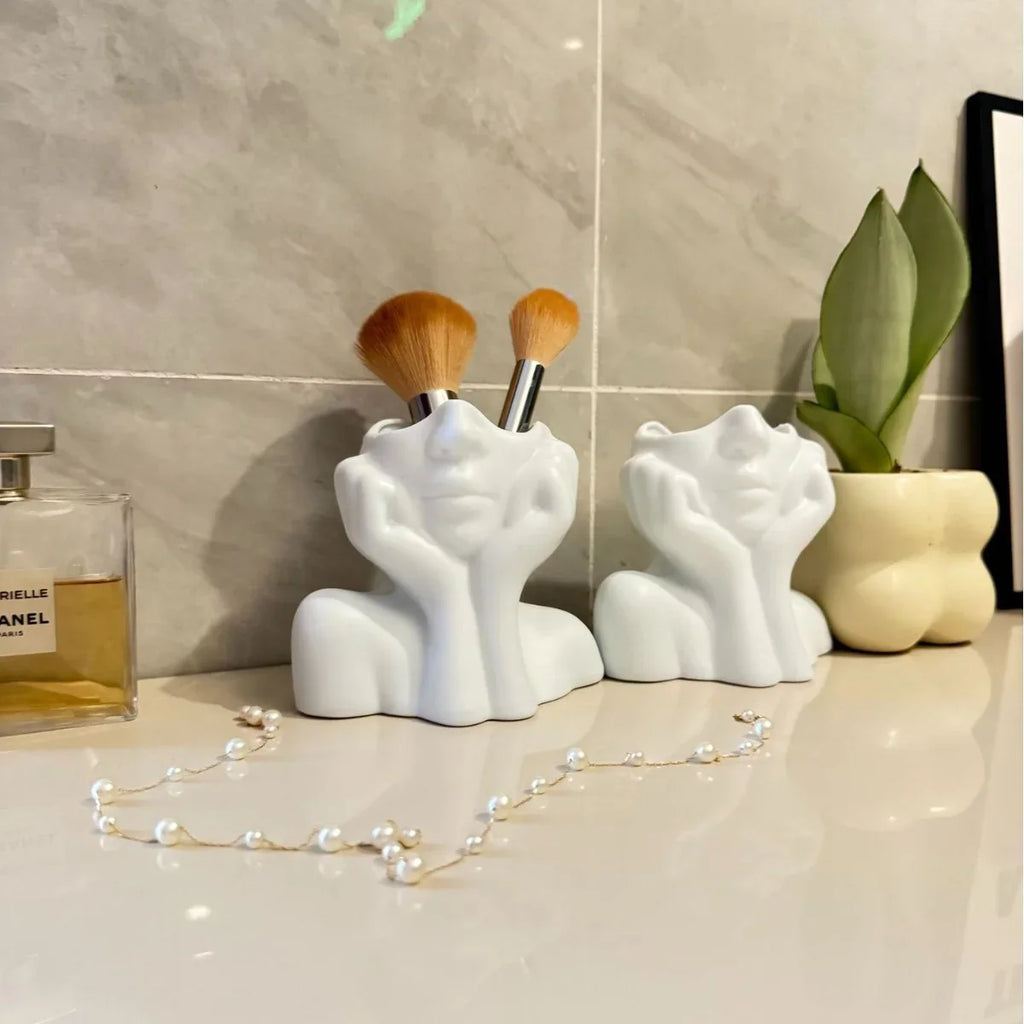 Makeup Brush Holder,Human Face Art Desktop Decoration,Vase,Compatible with Makeup,Eyebrow Pencils,Home Organizer,Plastic Material
