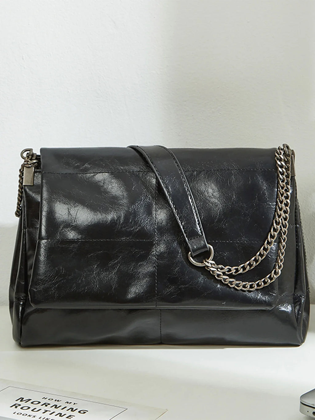 Large Capacity Commuting Bag 2024 New Spring/Summer Women's Chain Tote Bag, High-End and Fashionable Single Shoulder Underarm Ba
