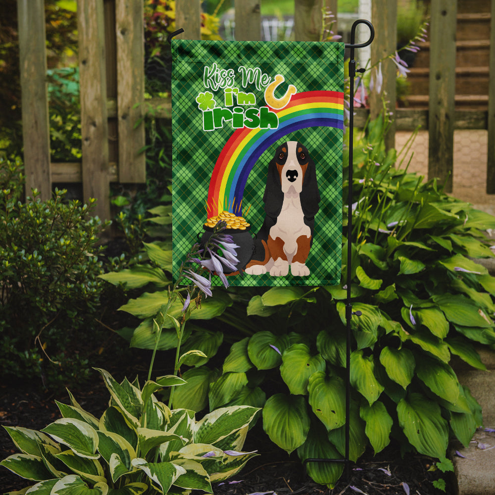 Black Tricolor Basset Hound St. Patrick's Day Garden Flag Mailbox Decorative Yard Banner Outside Patio Artwork for Flower Beds, Garden Size, Multicolor
