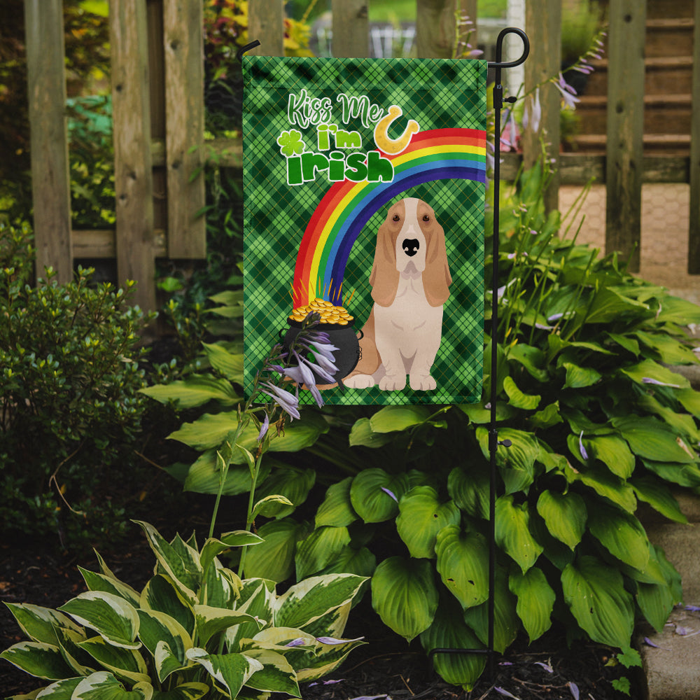 Lemon and White Tricolor Basset Hound St. Patrick's Day Garden Flag Mailbox Decorative Yard Banner Outside Patio Artwork for Flower Beds, Garden Size, Multicolor