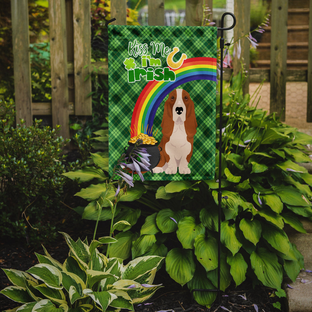 Red and White Tricolor Basset Hound St. Patrick's Day Garden Flag Mailbox Decorative Yard Banner Outside Patio Artwork for Flower Beds, Garden Size, Multicolor