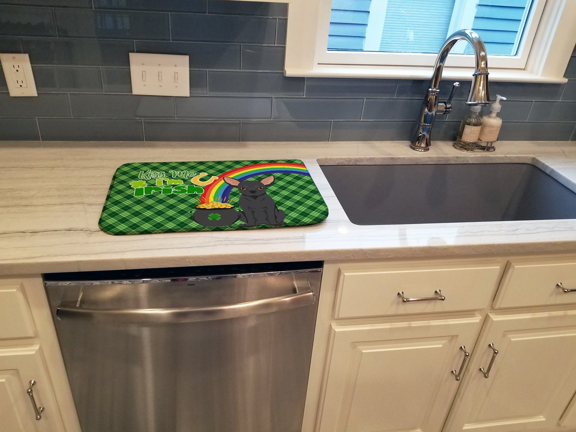 Black Chihuahua St. Patrick's Day Dish Drying Mat Absorbent Dish Drying Mat Pad for Kitchen Counter Dish Drainer Mat for Countertop, 14 x 21", Multicolor