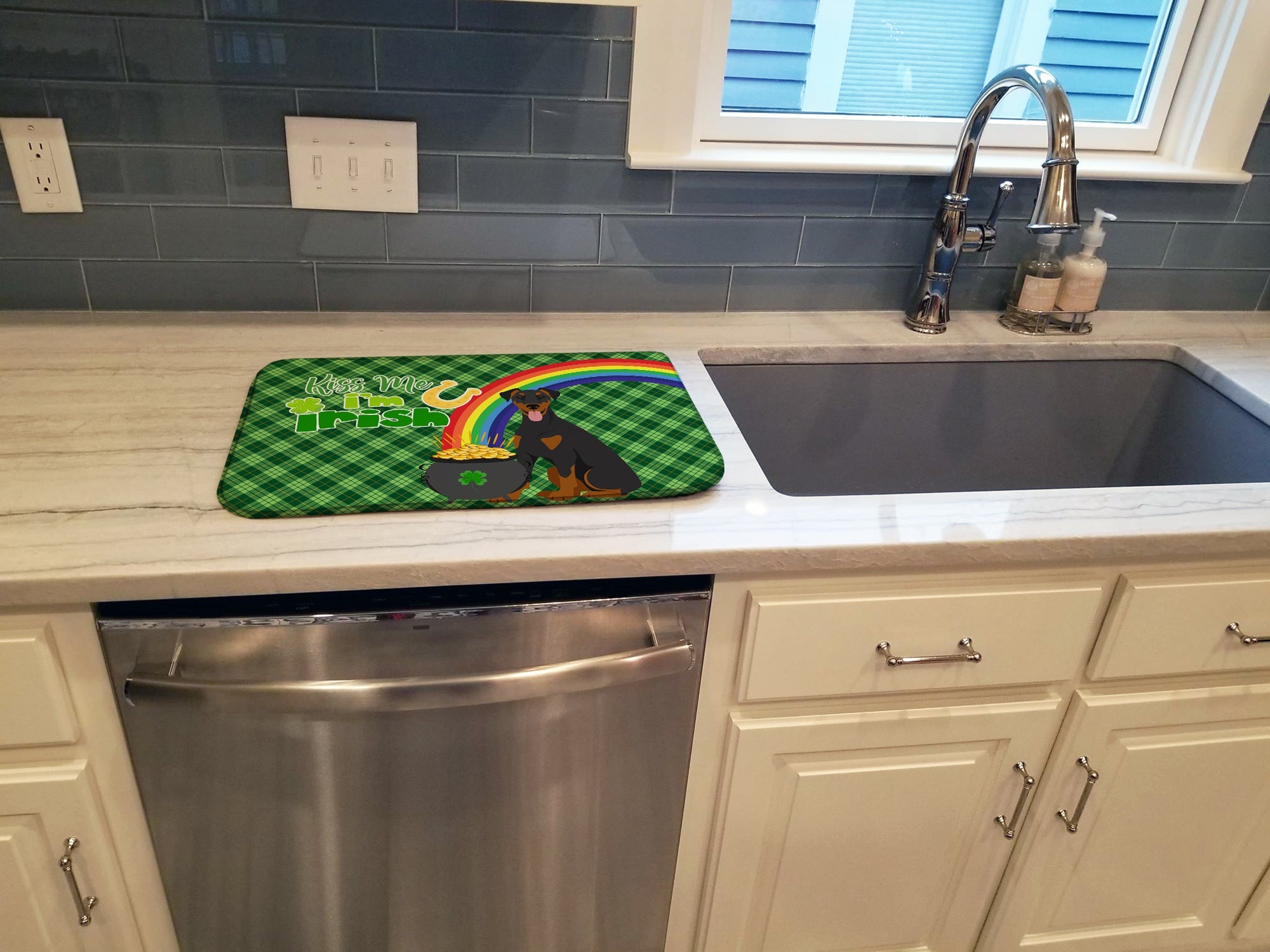 Natural Ear Black and Tan Doberman Pinscher St. Patrick's Day Dish Drying Mat Absorbent Dish Drying Mat Pad for Kitchen Counter Dish Drainer Mat for Countertop, 14 x 21", Multicolor