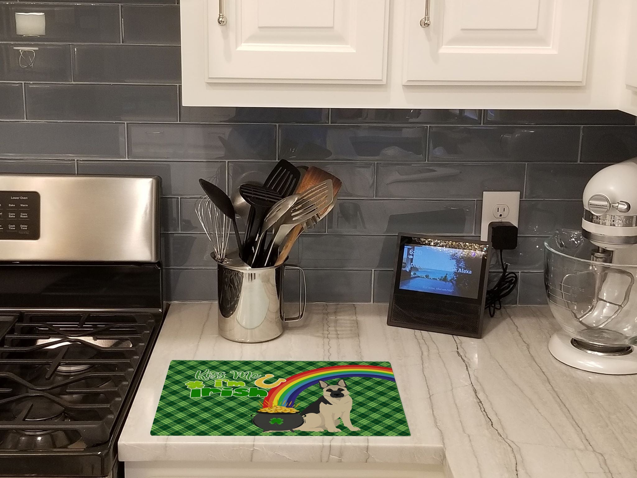 Black and Silver German Shepherd St. Patrick's Day Cutting Board Tempered Glass Kitchen Cutting Surface, Heat Resistant Chopping, Non-Slip Feet, Food Prep & Serving