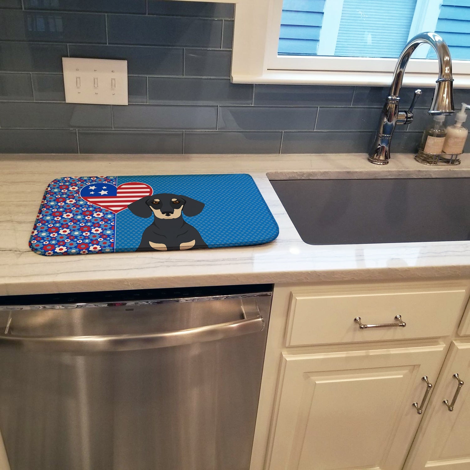 Black and Cream Dachshund USA American Dish Drying Mat Absorbent Dish Drying Mat Pad for Kitchen Counter Dish Drainer Mat for Countertop, 14 x 21", Multicolor