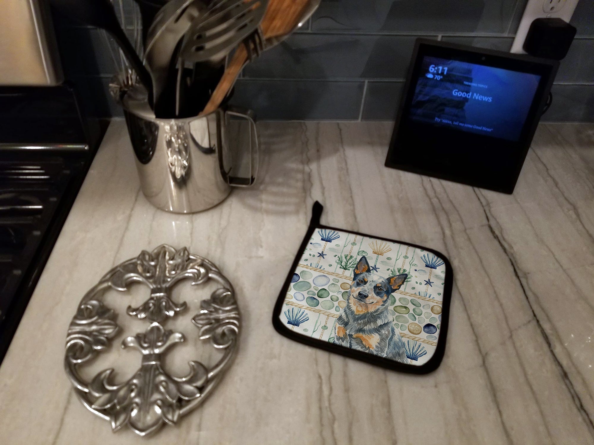 Blue Heeler Australian Cattle Dog Coastal Sea Glass Pot Holder Set of 2 Heat Resistant Quilted Hot Pads 7.5 x 7.5 Inch, Insulated Kitchen Trivets for Cooking & Baking
