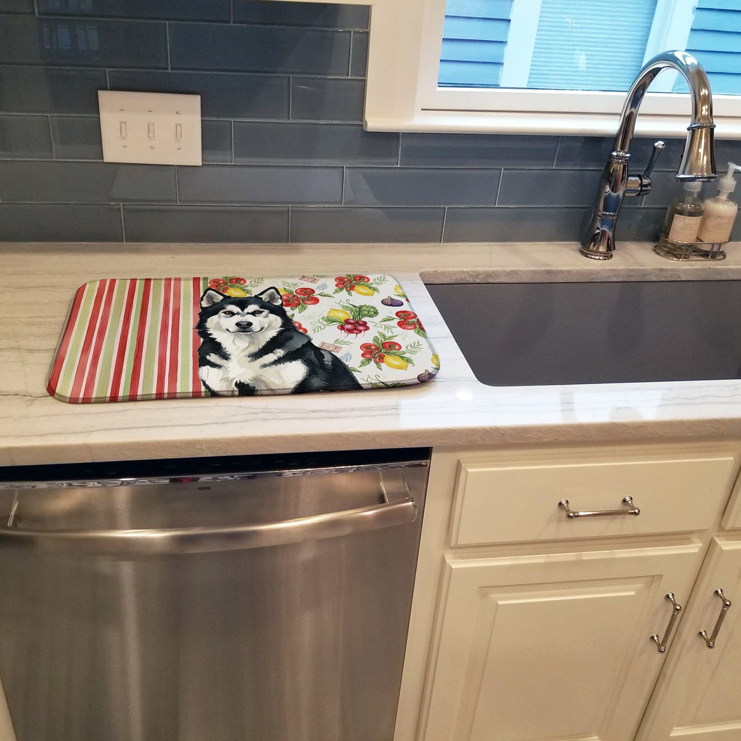 Black and White Alaskan Malamute Vegetables Dish Drying Mat Absorbent Dish Drying Mat Pad for Kitchen Counter Dish Drainer Mat for Countertop, 14 x 21", Multicolor