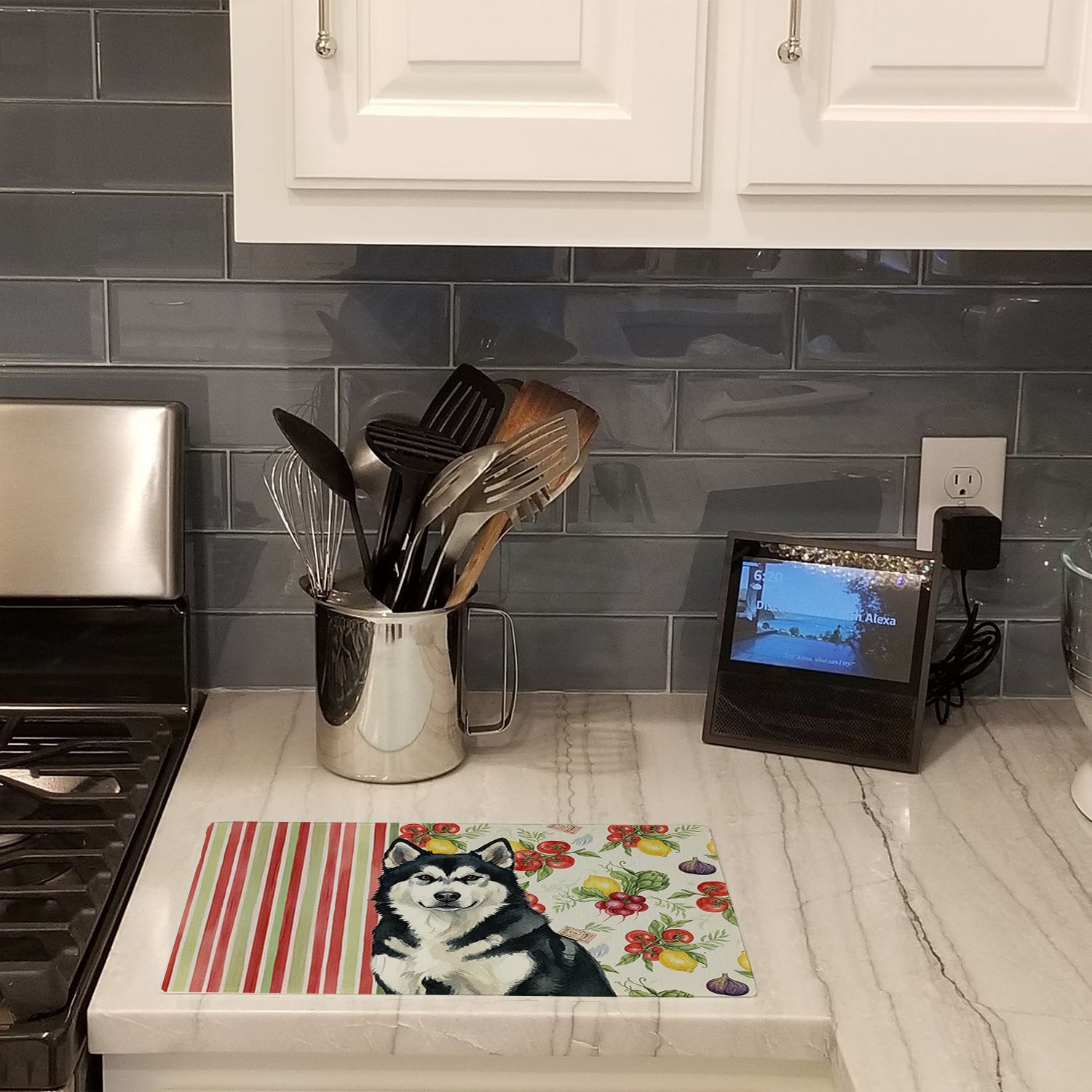 Black and White Alaskan Malamute Vegetables Cutting Board Tempered Glass Kitchen Cutting Surface, Heat Resistant Chopping, Non-Slip Feet, Food Prep & Serving