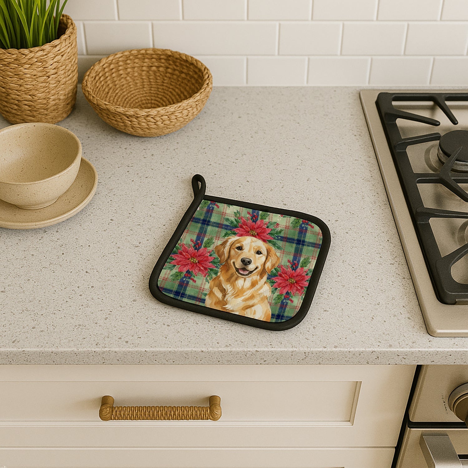 Golden Retriever Christmas PoinsettIas Pot Holder Set of 2 Heat Resistant Quilted Hot Pads 7.5 x 7.5 Inch, Insulated Kitchen Trivets for Cooking & Baking