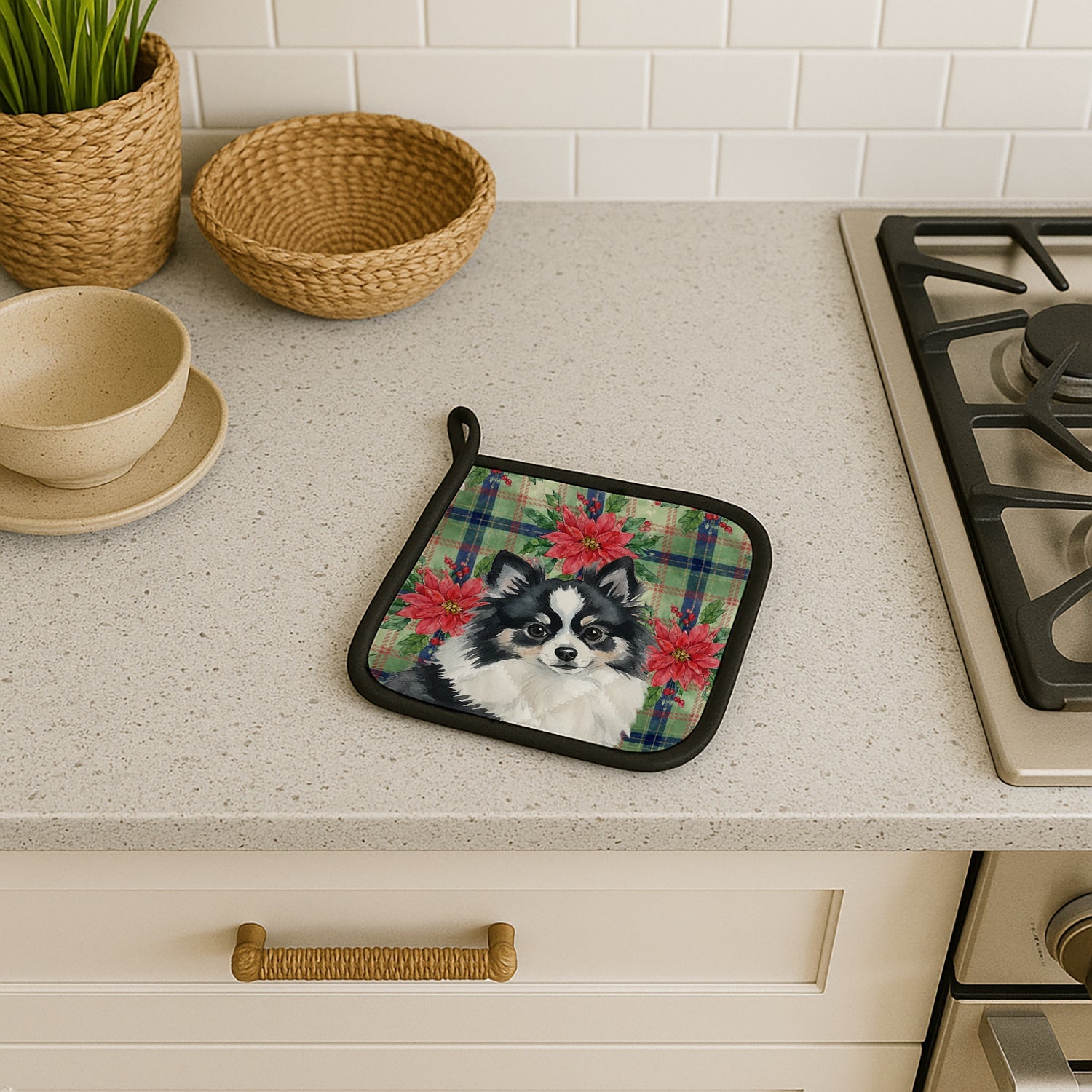 Black and White Pomeranian Christmas PoinsettIas Pot Holder Set of 2 Heat Resistant Quilted Hot Pads 7.5 x 7.5 Inch, Insulated Kitchen Trivets for Cooking & Baking