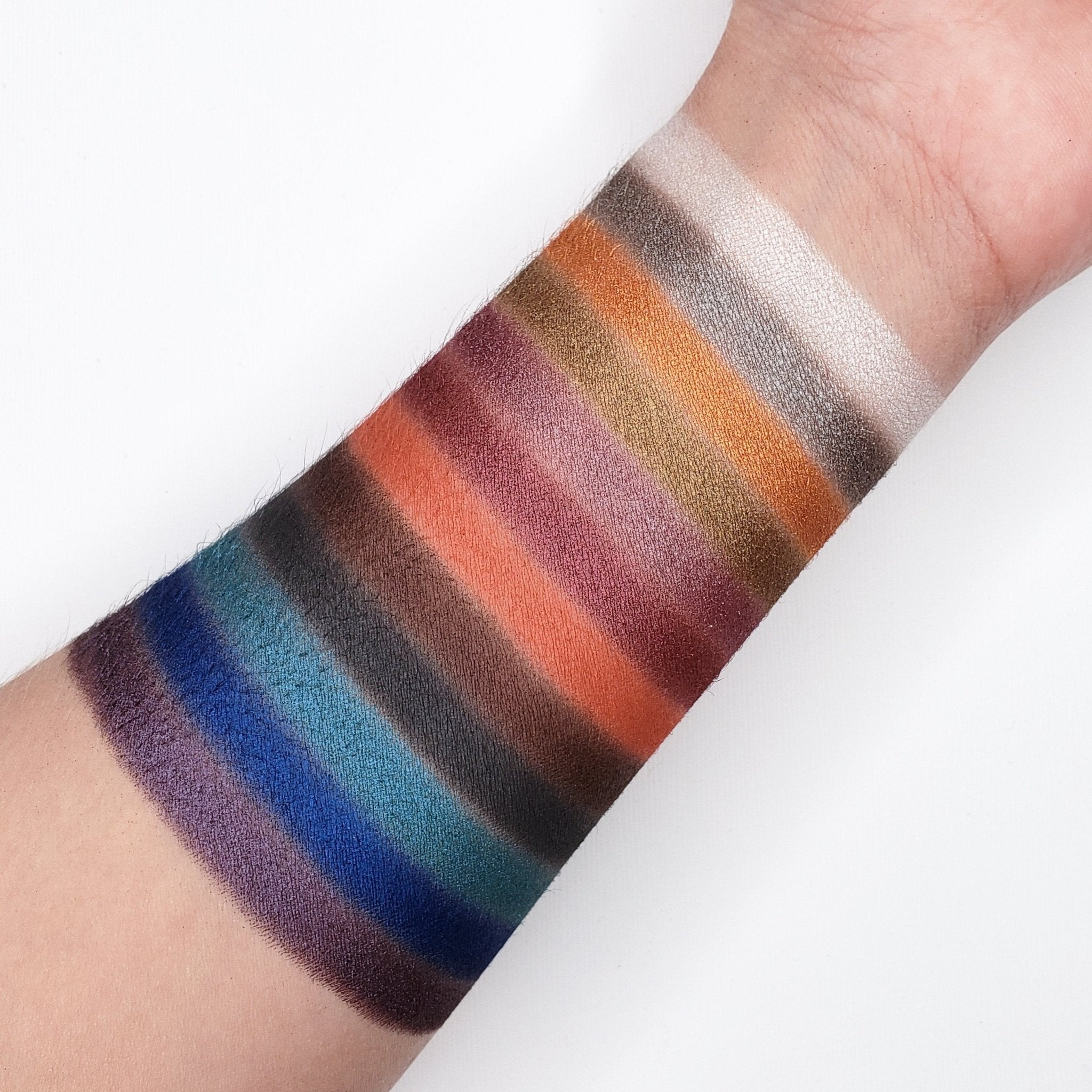 BOLD EYESHADOW PALETTE CP08 - PhishStones Products