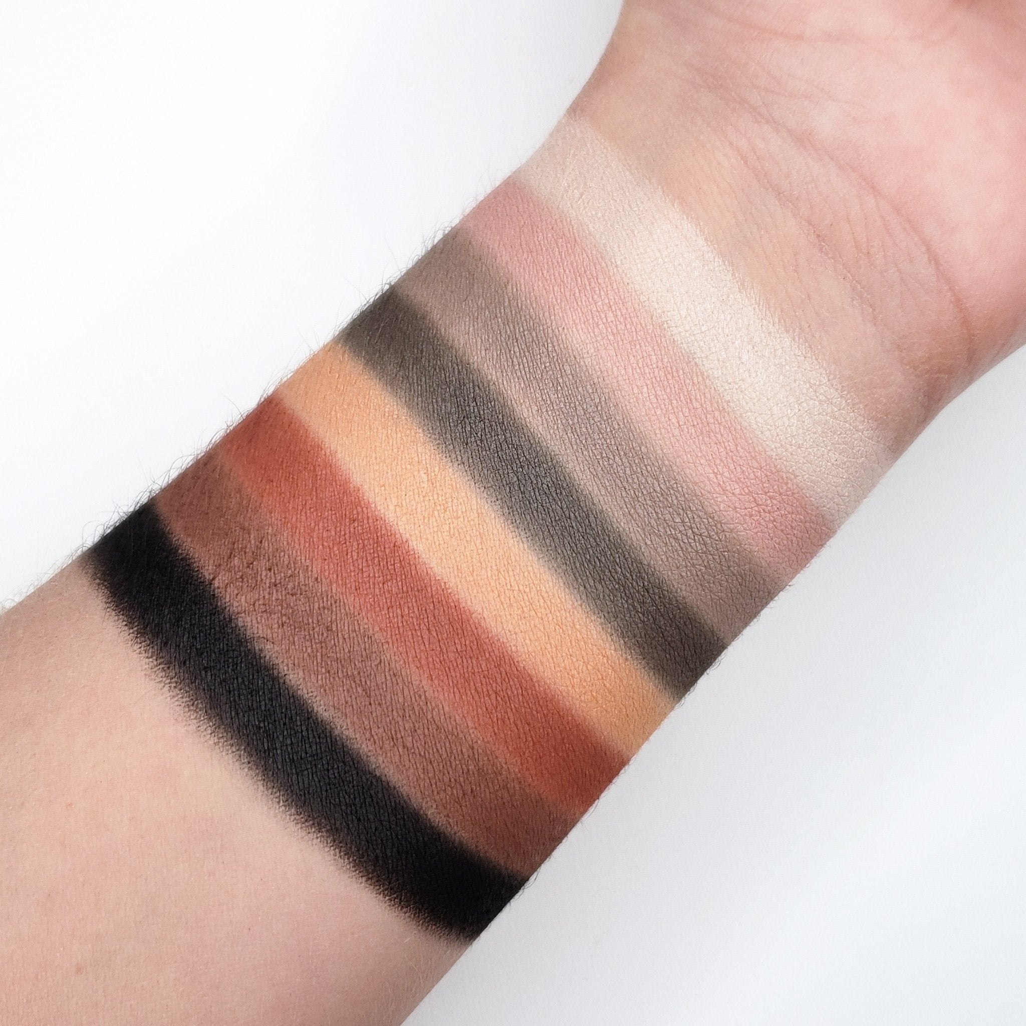 BOLD EYESHADOW PALETTE CP08 - PhishStones Products