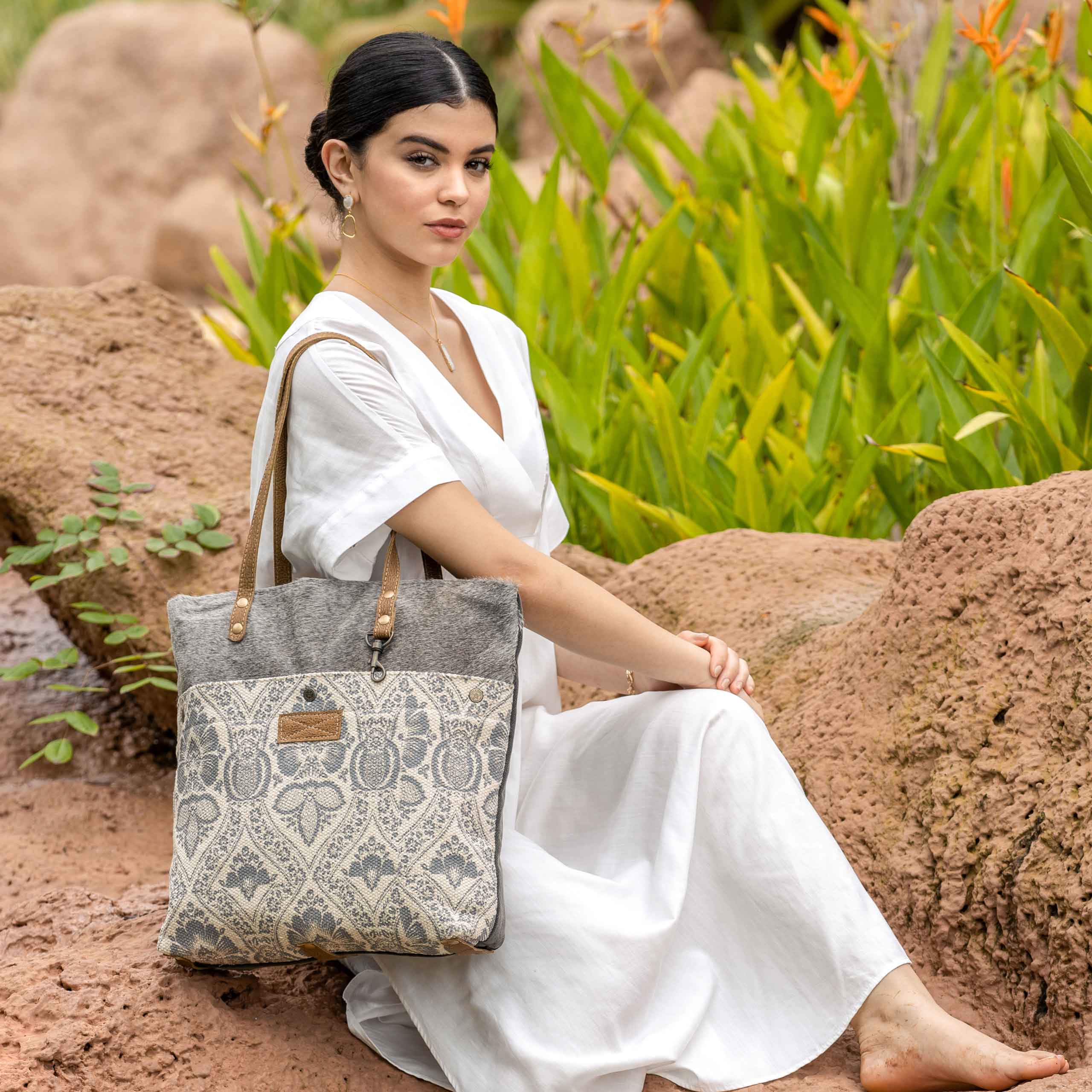 CAPTIVATE TOTE BAG - PhishStones Products