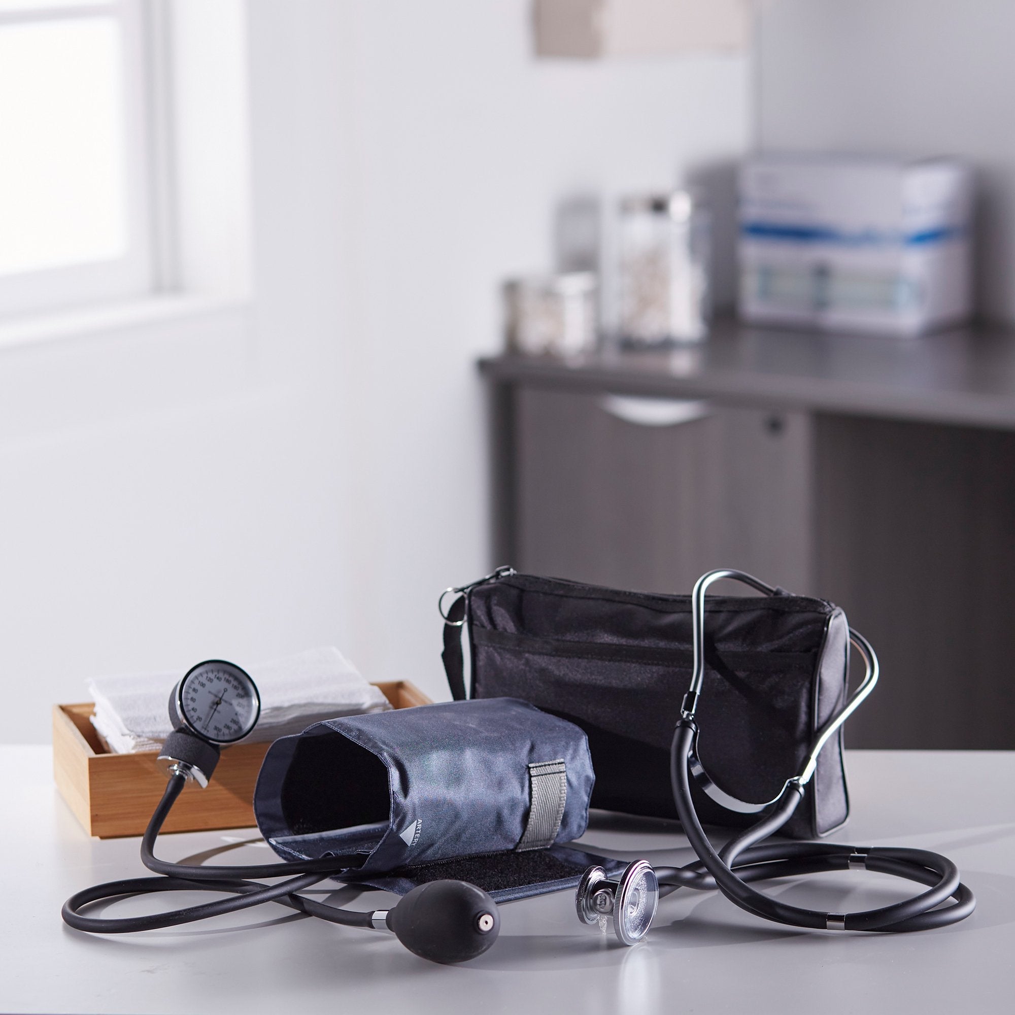 McKesson Aneroid Sphygmomanometer/Sprague Kit 775-641-11ANMM