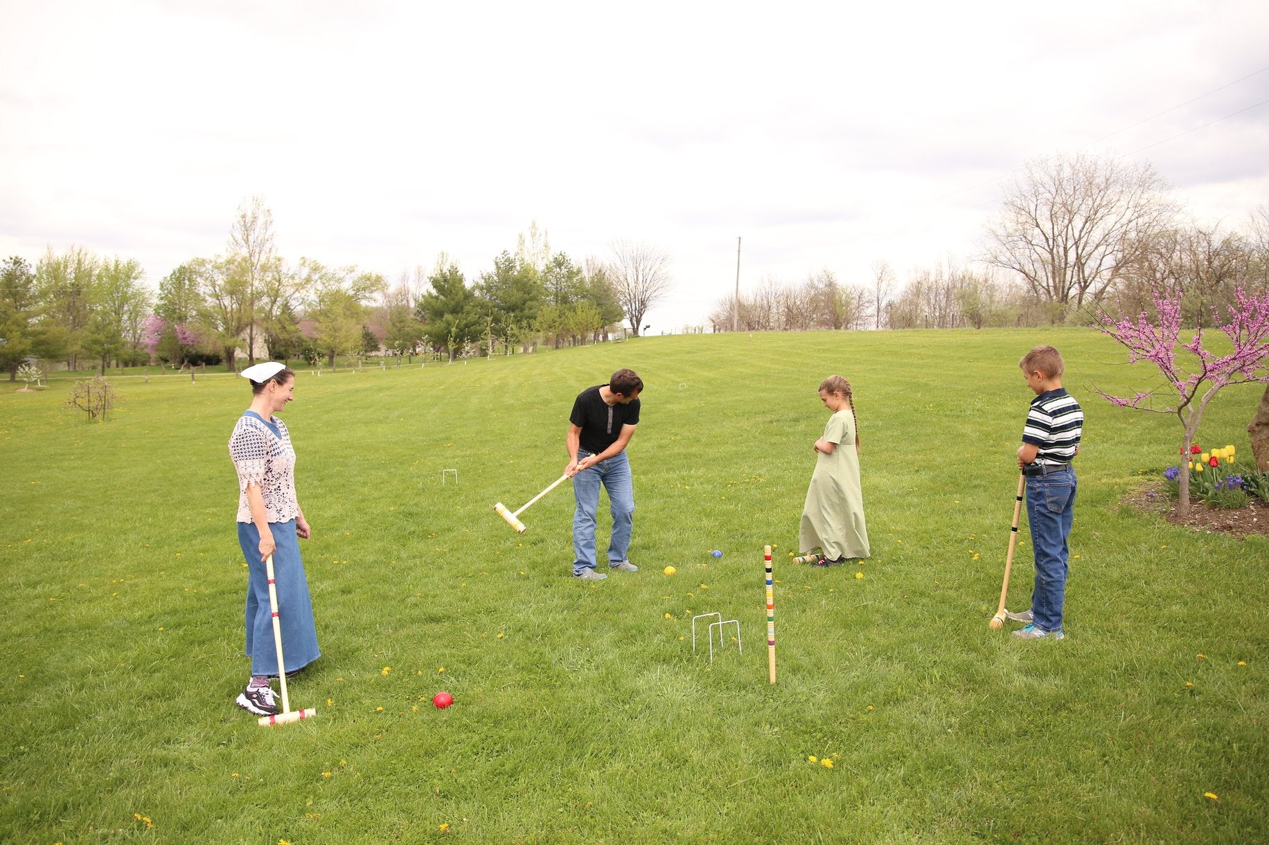 Deluxe 8-Player Croquet Game Set - Choose a Storage Option - Wooden Holder or Duffel Carry Bag