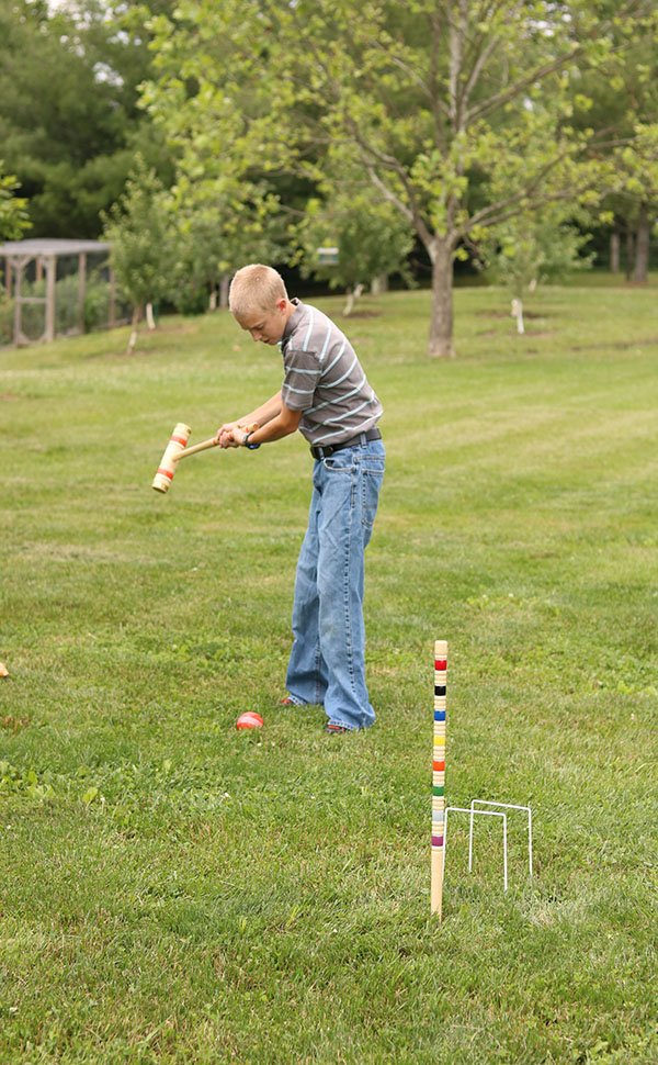 Deluxe 8-Player Croquet Game Set - Choose a Storage Option - Wooden Holder or Duffel Carry Bag