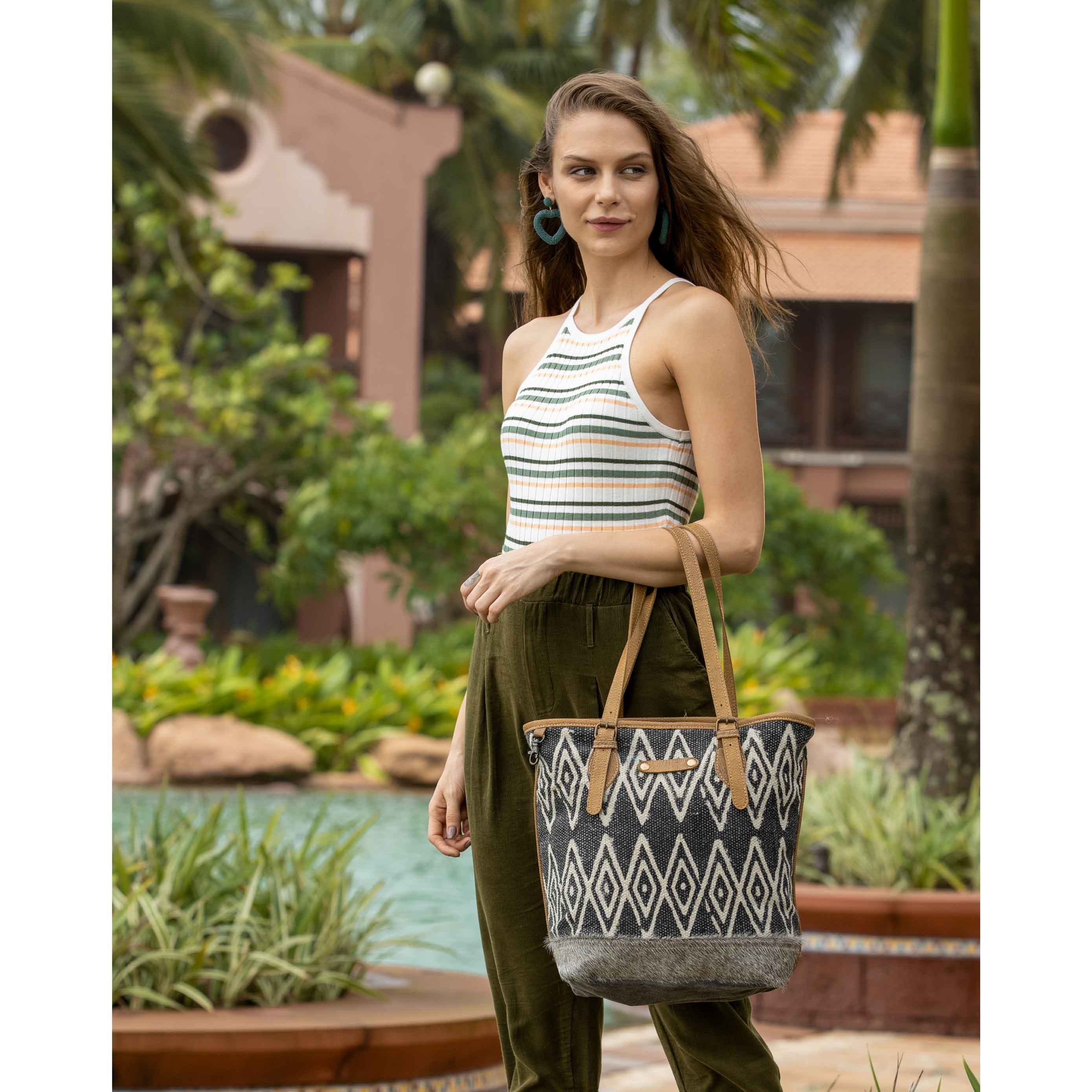 ROLE MODEL TOTE BAG - PhishStones Products