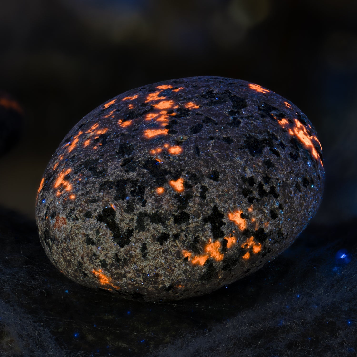 Shining Syenite - UV Glow Rocks