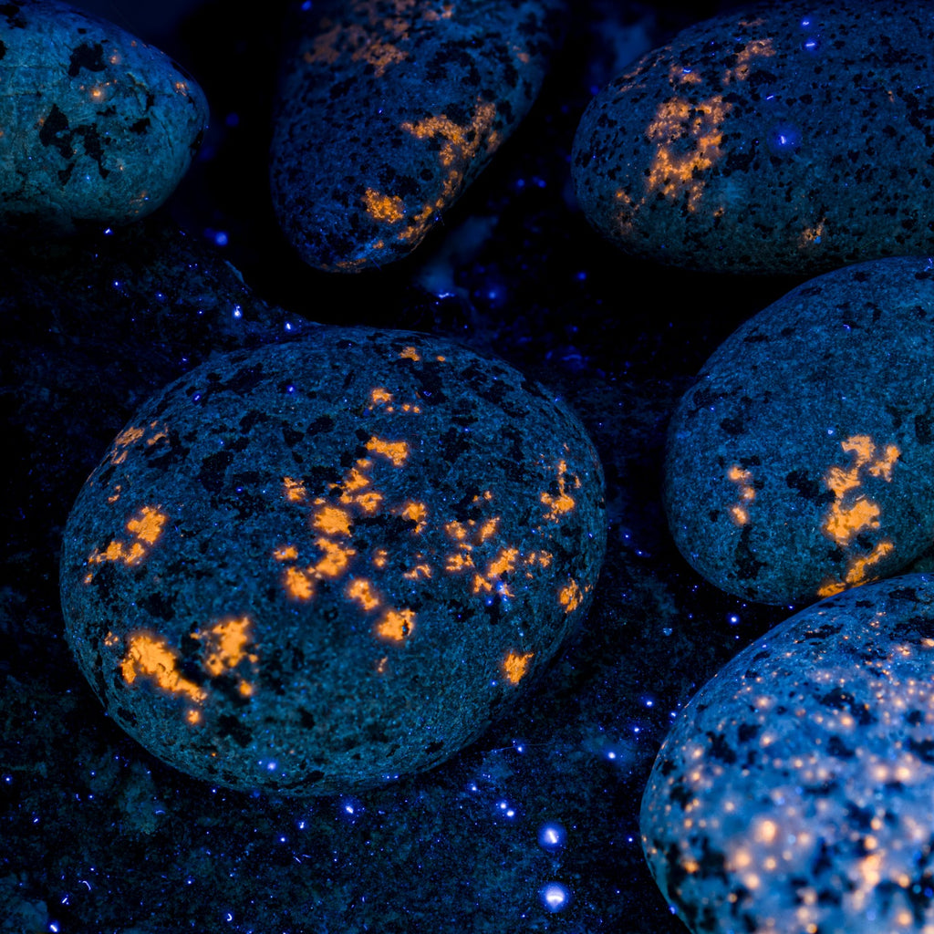 Shining Syenite - UV Glow Rocks
