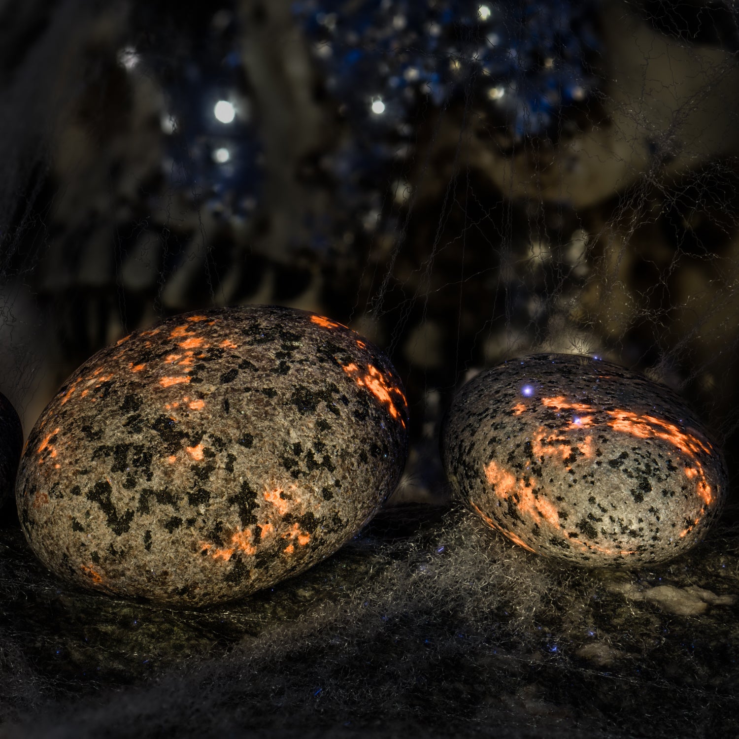 Shining Syenite - UV Glow Rocks