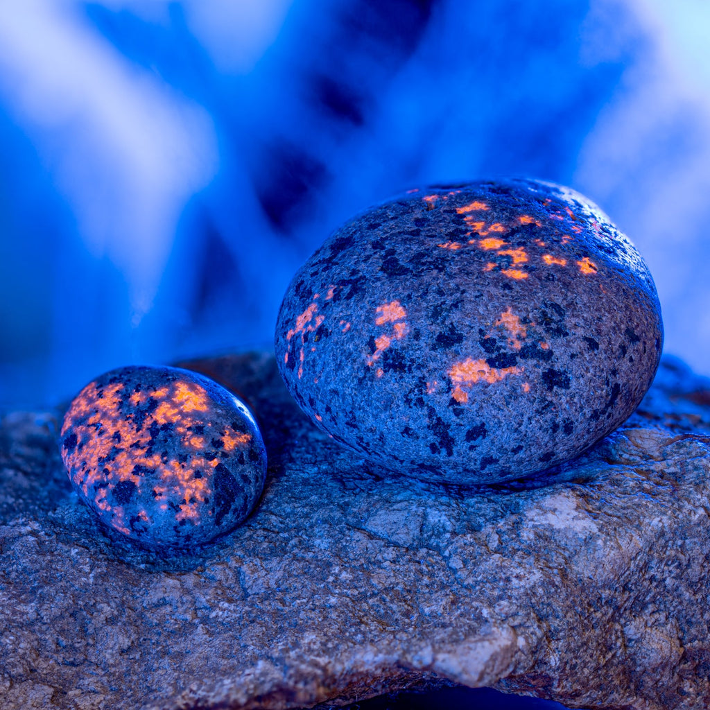 Shining Syenite - UV Glow Rocks