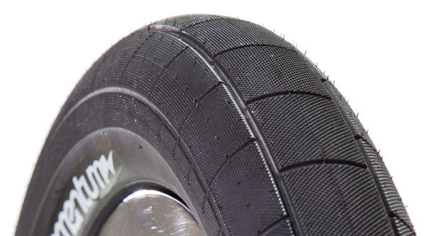 Demolition Momentum Tire 2.35" - Black Wall